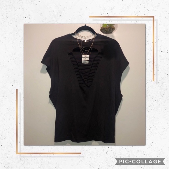 ✨2/$30✨ BOXY DISTRESSED BLACK TEE✨ - Picture 1 of 5